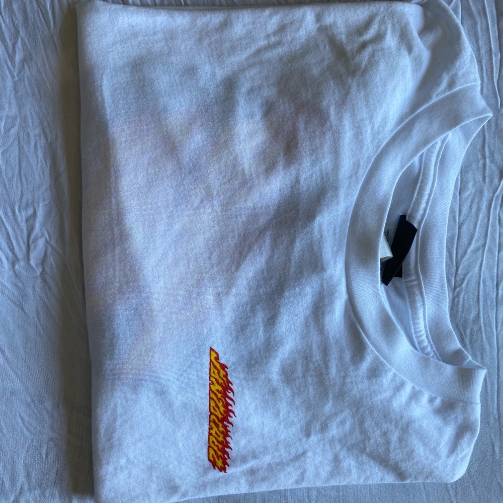 Santa Cruz white cropped tee 🔥